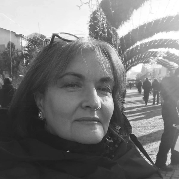 Lăcrămioara PETRESCU